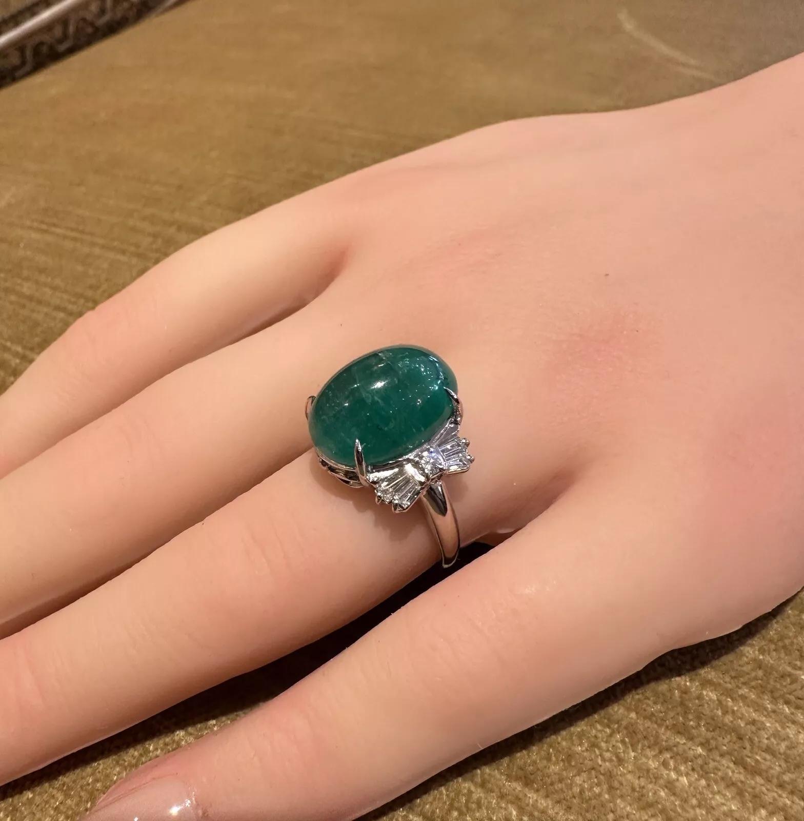 Ring aus Platin mit GIA-Cabochon-Smaragd 9,42 Karat und Diamanten im Angebot 5