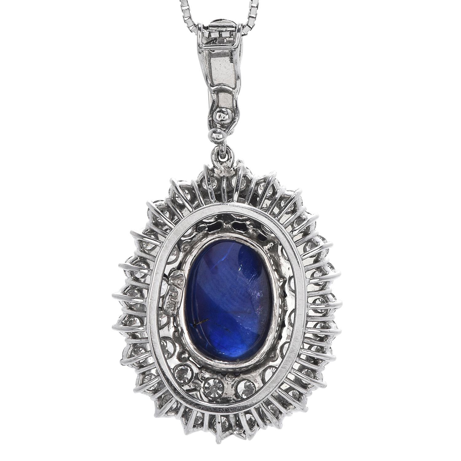 GIA-Cabochon 15,92 Karat  blauer Saphir-Diamant-Platin-Doppel-Halo-Anhänger (Moderne) im Angebot