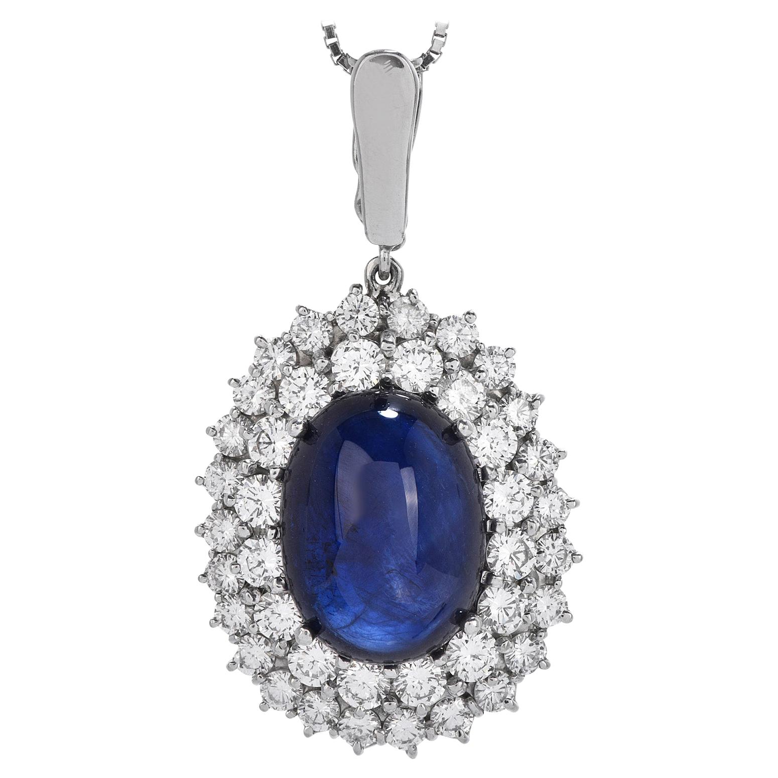 Cabochon GIA 15,92 carats  Pendentif double halo de saphirs bleus et diamants en platine en vente