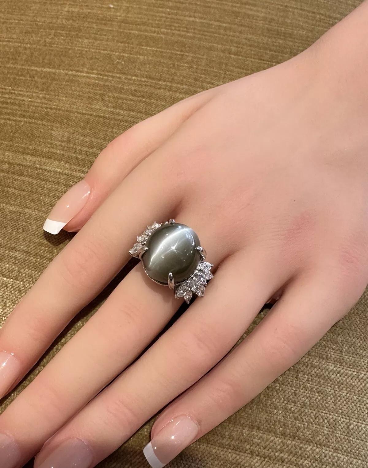 GIA Cat's Eye Chrysoberyl 31.15 carat and Diamond Ring in Platinum For Sale 5