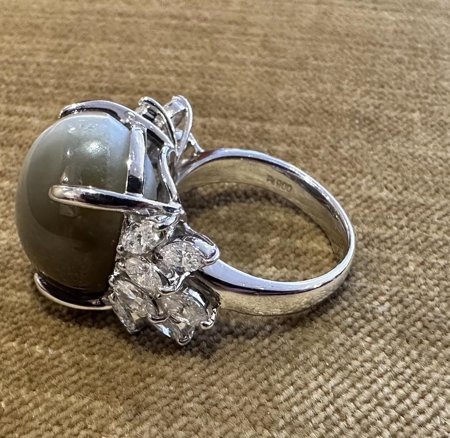 GIA Cat's Eye Chrysoberyl 31.15 carat and Diamond Ring in Platinum For Sale 2