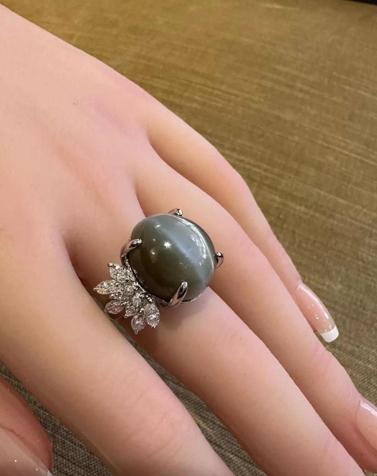 GIA Cat's Eye Chrysoberyl 31.15 carat and Diamond Ring in Platinum For Sale 4