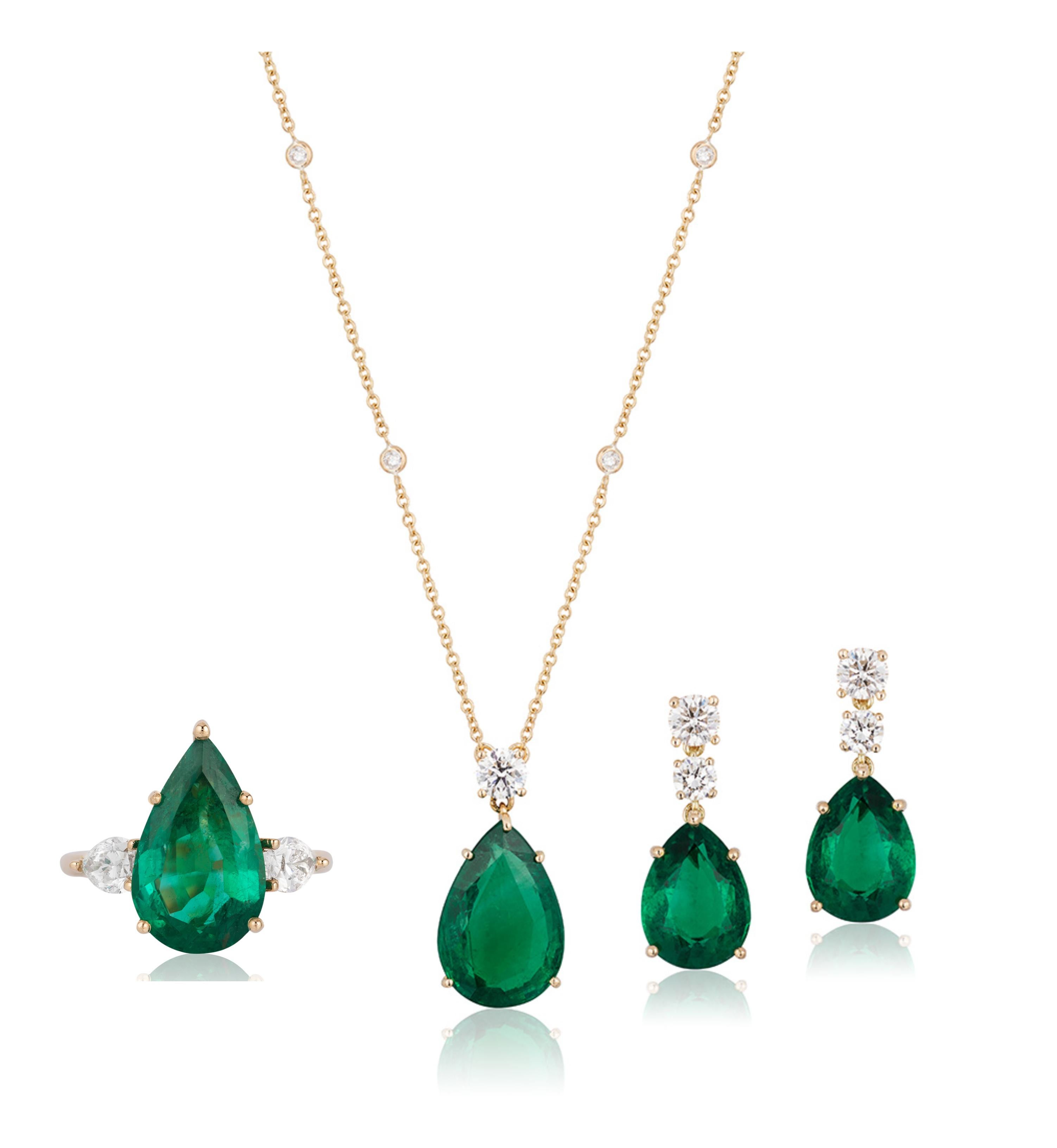 GIA CDC Certified 16.10 Carat Emerald Diamond 18 Karat Yellow Gold Pendant For Sale 1