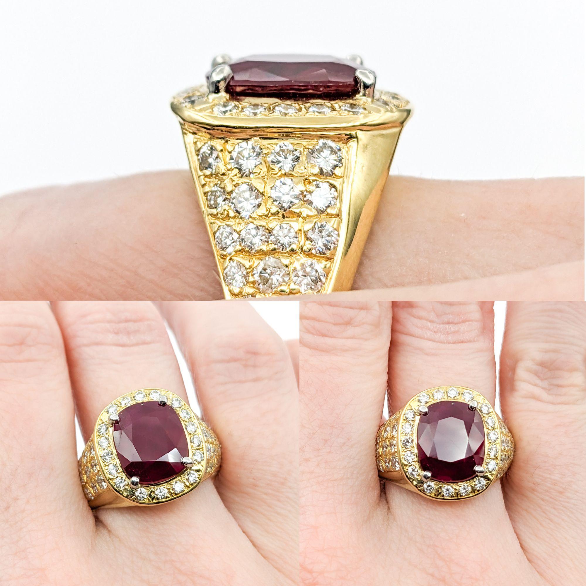 GIA-zertifiziert 5,87ct Heat-only birmanischen Rubin & 1,50ctw Diamanten Ring in Gelbgold

Dieser exquisite Ring ist meisterhaft aus 18-karätigem Gelbgold gefertigt und trägt als Herzstück einen bemerkenswerten, von GIA zertifizierten,