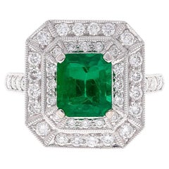 Certificato GIA. Anello vintage con smeraldo colombiano e diamanti in filigrana da 1,46 carati in 18 carati