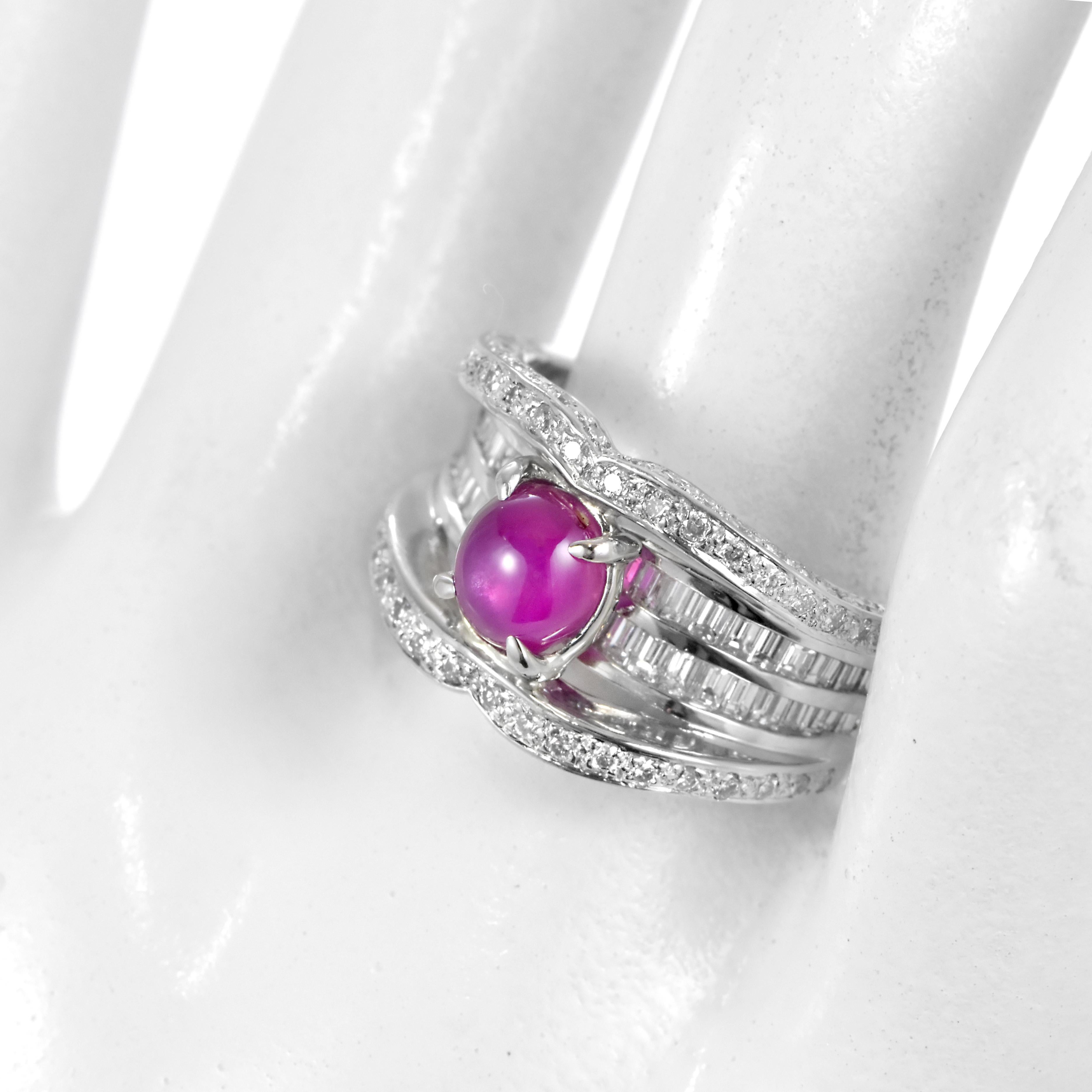 Ein schöner Ring aus Platin mit einem GIA-zertifizierten 2,14 Karat Sternrubin und 1,034 Karat Diamanten. Rubine werden im Sanskrit als 