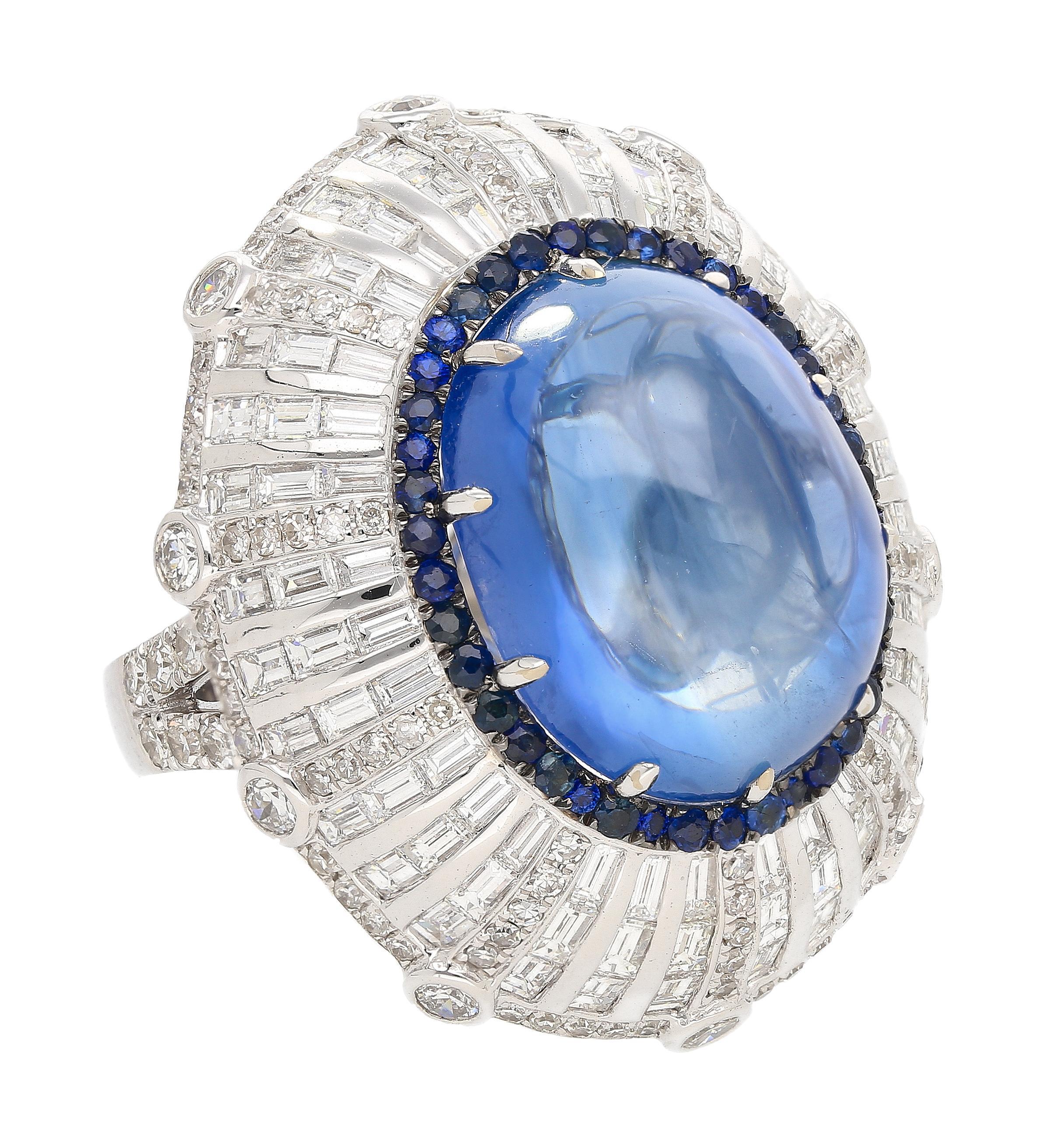 GIA zertifiziert 26,47 Karat keine Hitze Sri Lanka Herkunft blauer Saphir und Diamant Kuppel Art Deco-Stil Ring in 18K Weißgold. 

Artikel-Details:
- Artikel Typ: Cocktail-Ring
- Metall: 18 Karat Weißgold
- Gewicht: 14,13 Gramm
- Größe: 6

Center