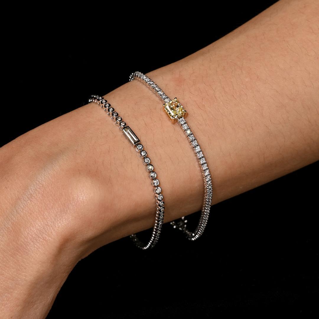 GIA Cert. Pulsera de tenis de 18 quilates con centro de diamante amarillo de 2,65 quilates Corte radiante en venta