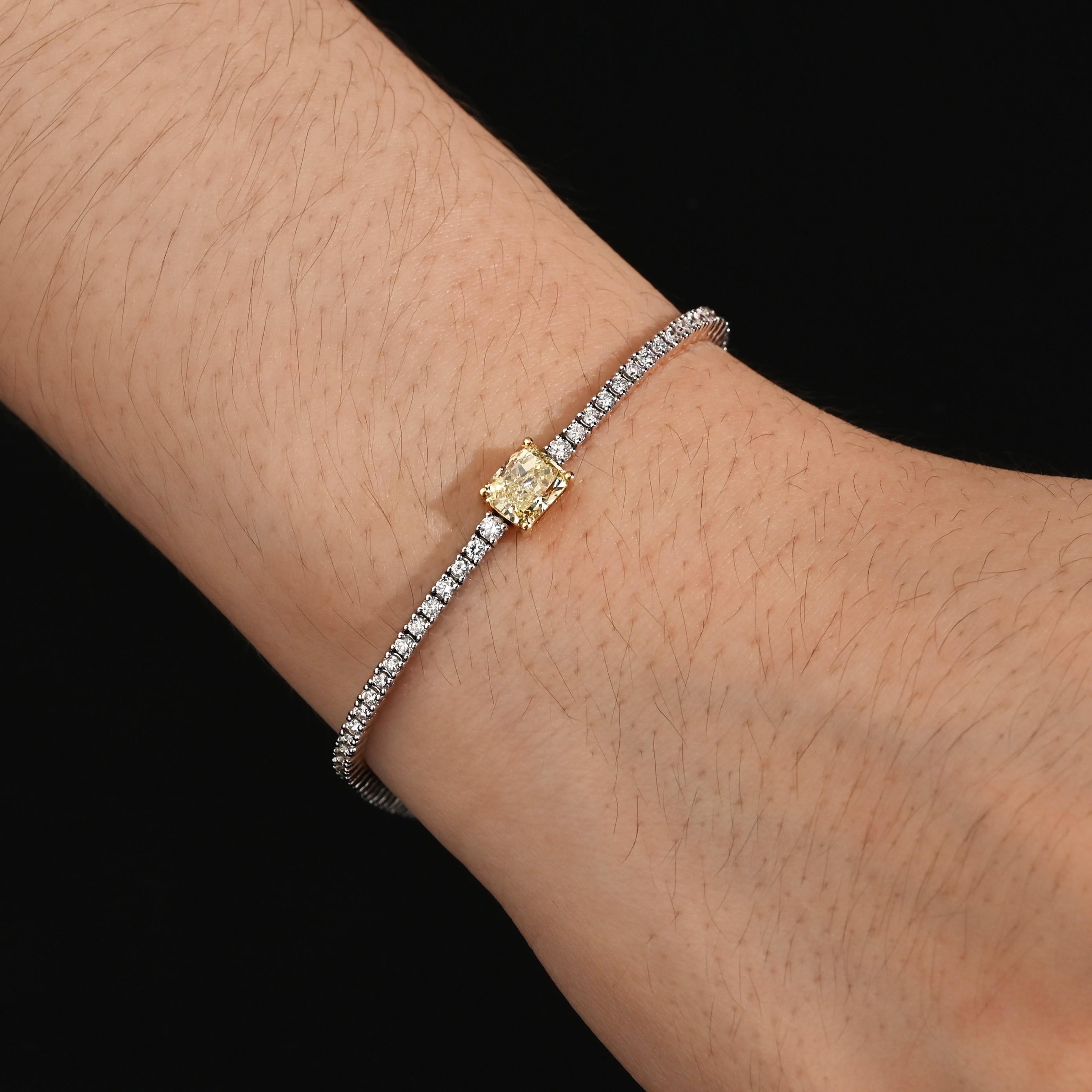 GIA Cert. Pulsera de tenis de 18 quilates con centro de diamante amarillo de 2,65 quilates en Excelente estado para la venta en Miami, FL