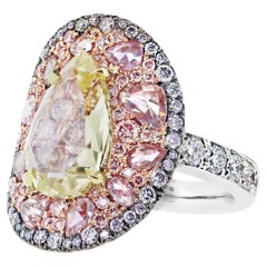 GIA Cert. 3 Ct. Bague fantaisie en forme de poire avec diamants jaunes taille rose et diamants bleus