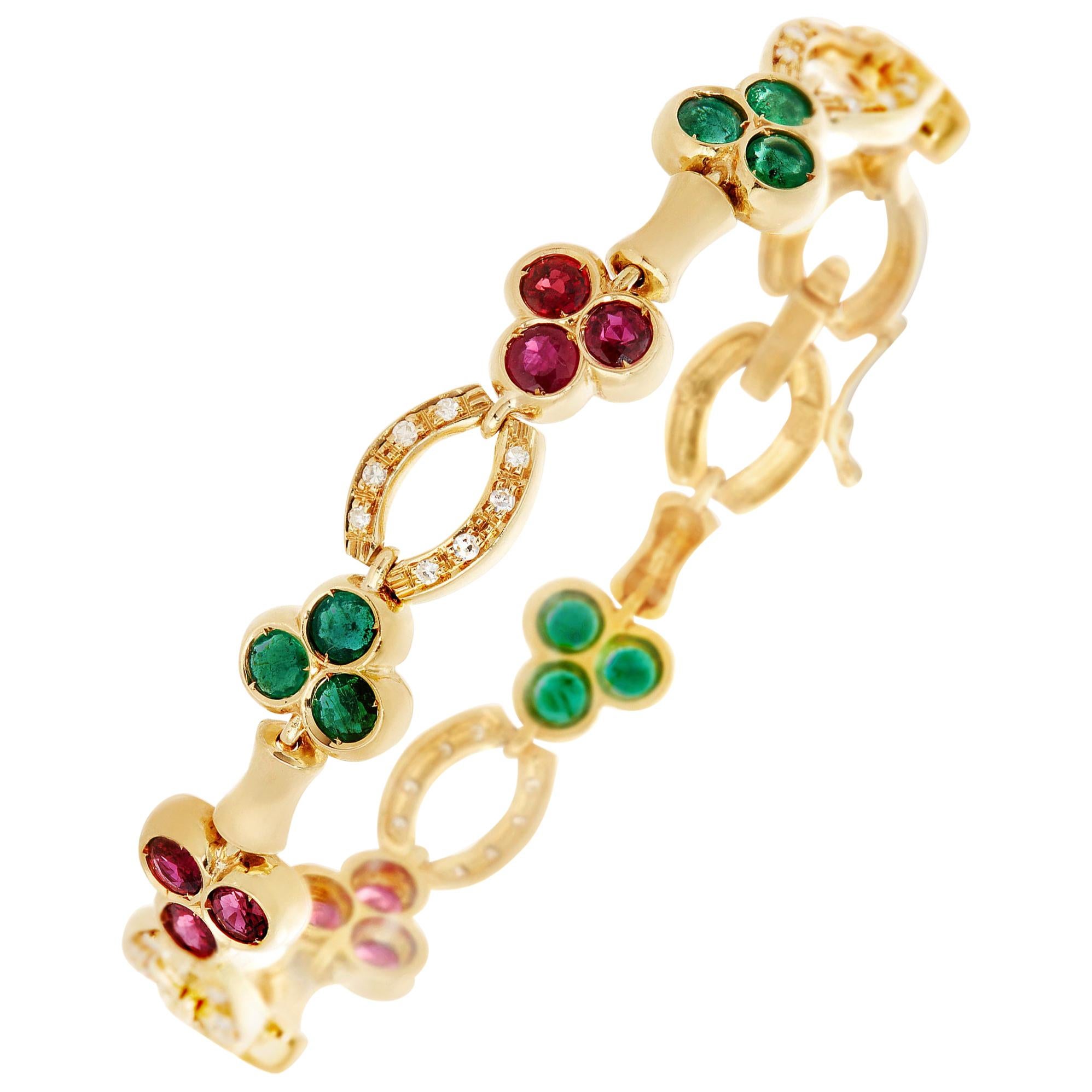 Bracelet en or jaune 18 carats GIA Fred of Paris 7.89 rubis, émeraudes, diamants en vente