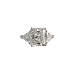 Diamant taille radiant GIA Cert:: couleur F:: pureté SI1 & Trilliants dans une bague en platine
