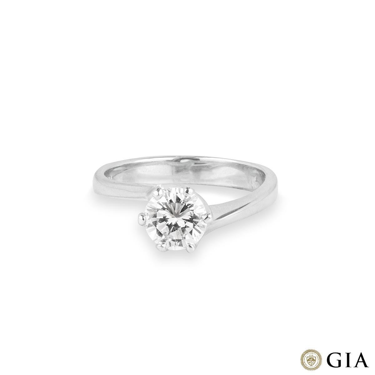Taille ronde Bague de fiançailles en or blanc GIA Cert diamant rond taille brillant 1.07ct J/SI1 en vente