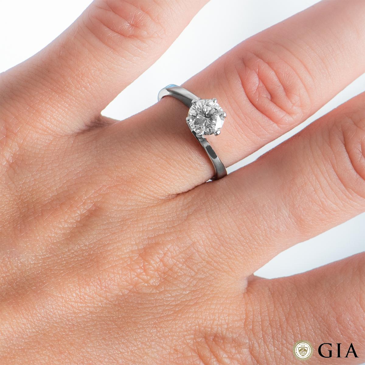 Bague de fiançailles en or blanc GIA Cert diamant rond taille brillant 1.07ct J/SI1 Pour femmes en vente