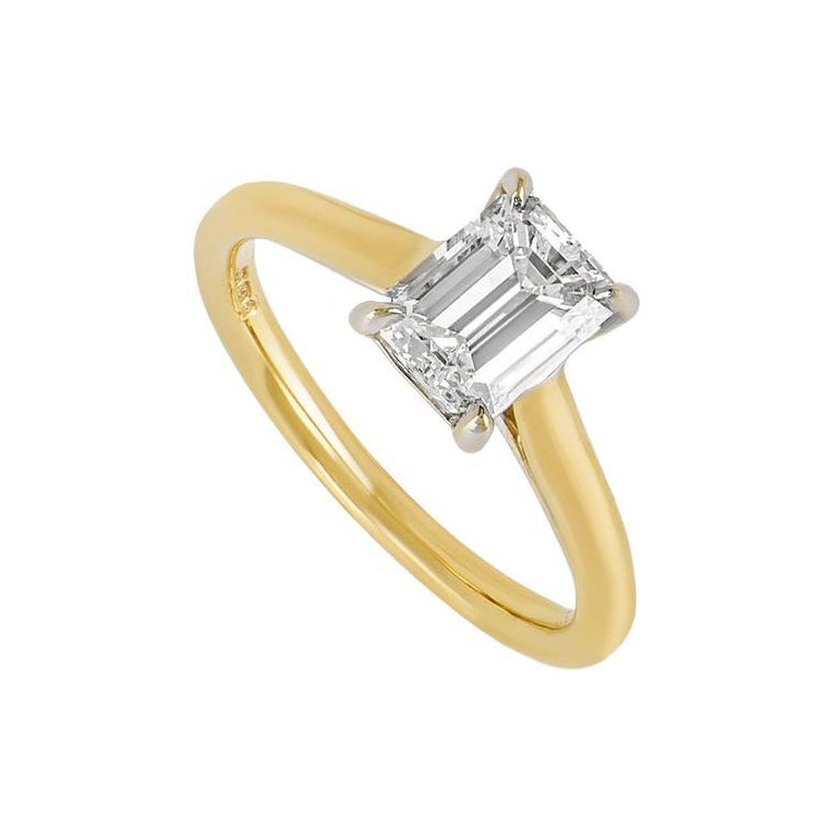 Anillo de compromiso solitario con diamante talla esmeralda y certificado GIA en oro amarillo 1,31 quilates