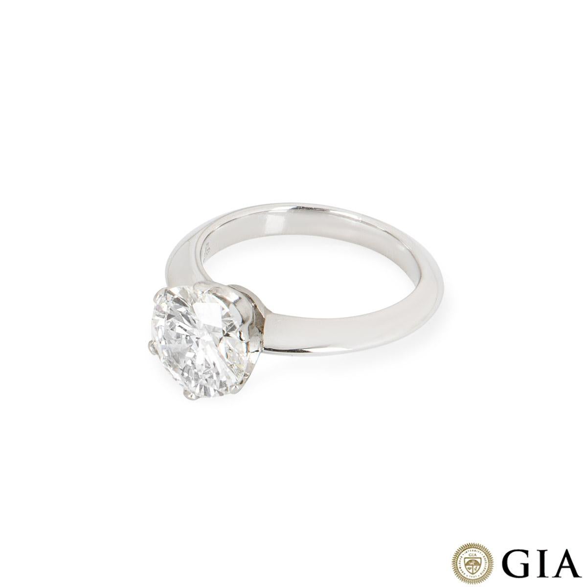 GIA Certed Platinum Round Brilliant Cut Diamond Ring 2.01ct G/SI2 In Excellent Condition For Sale In London, GB