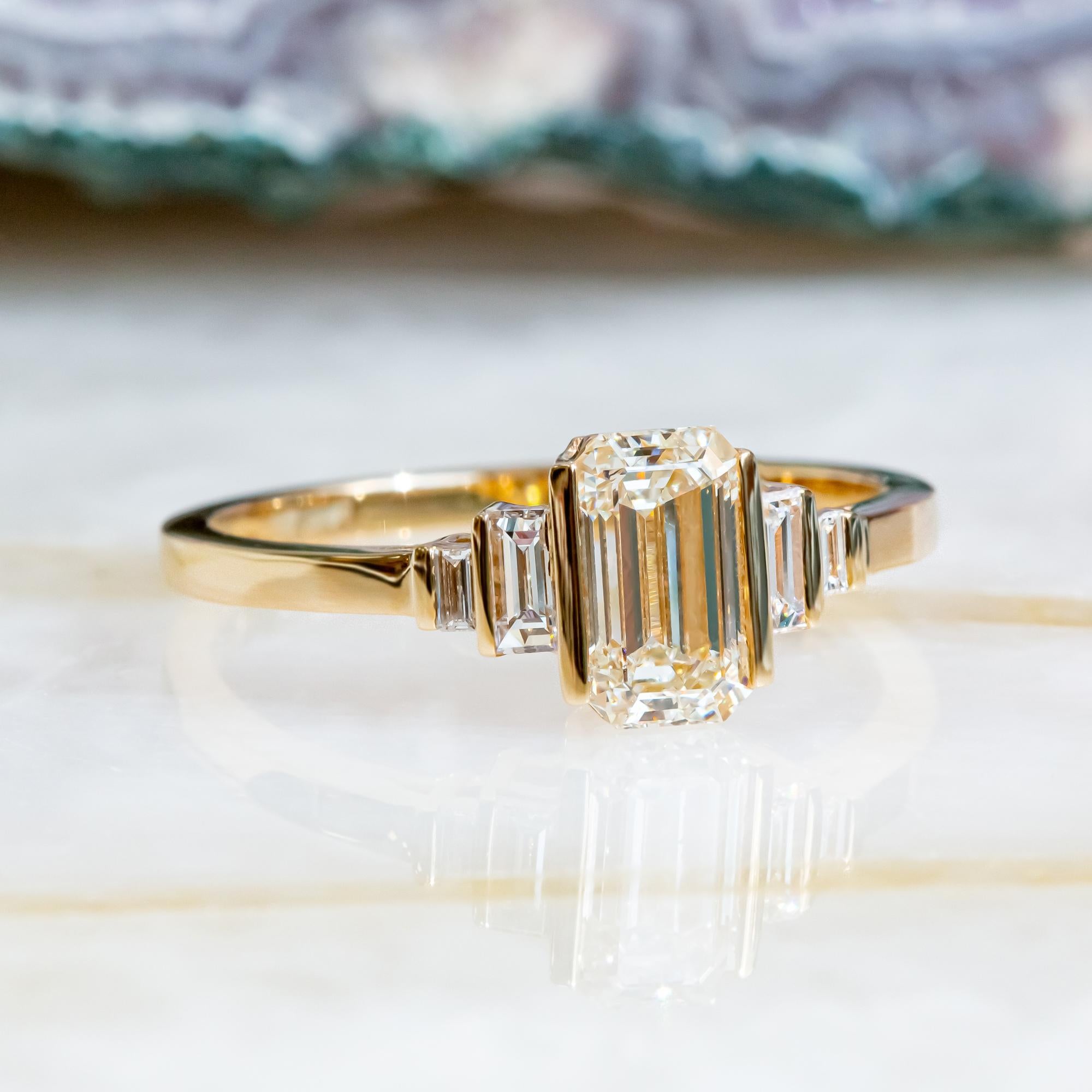 Taille émeraude GIA Certidies 1,20 Art-Deco Emerald Cut & Baguette Cuts Natural en vente