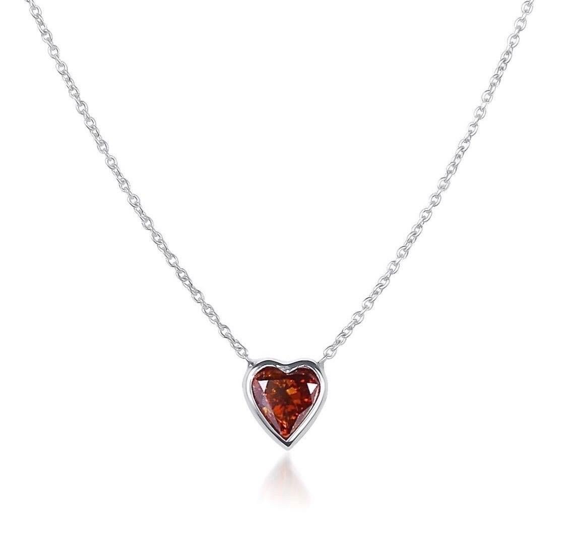 GIA-zertifizierter 0,91 Karat orangefarbener herzförmiger Diamant-Anhänger-Halskette (Herzschliff) im Angebot
