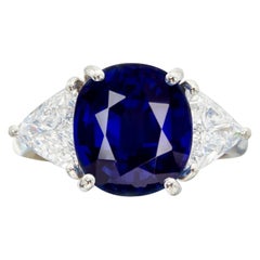 Anello a tre pietre con diamante e zaffiro blu reale certificato GIA da 3 carati.