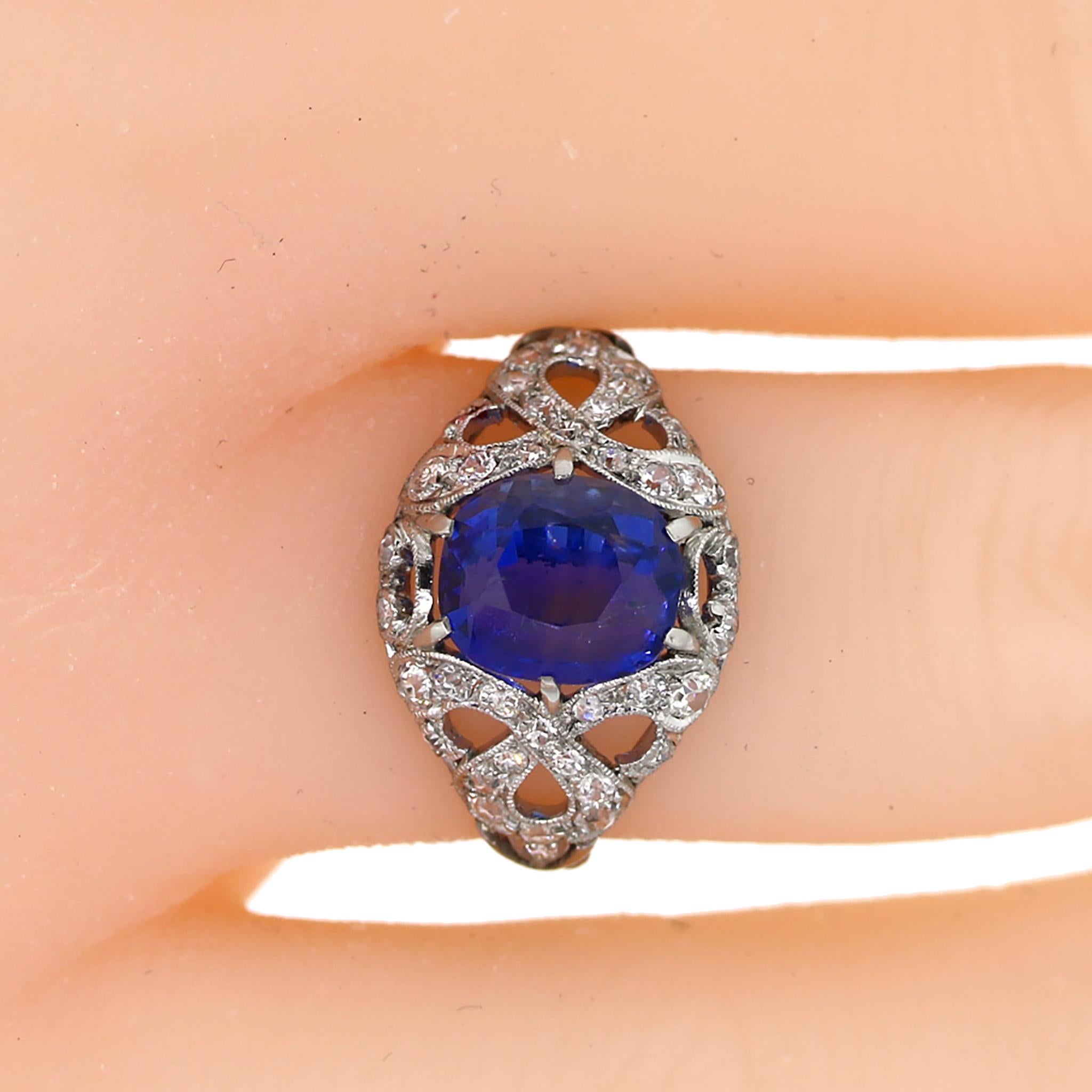 GIA Certifed Vintage No-Heat Natural Sapphire and Diamond Ring For Sale 2