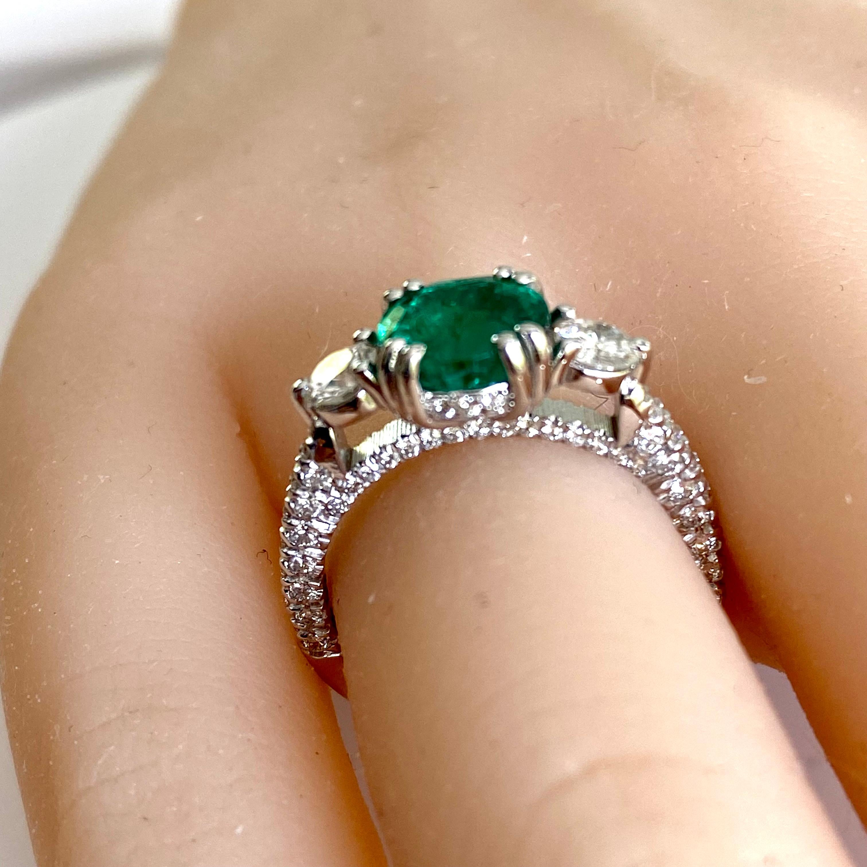 Women's GIA Certified Colombian Emerald Diamond 2.85 Carat 18 Karat Gold Cocktail Ring For Sale