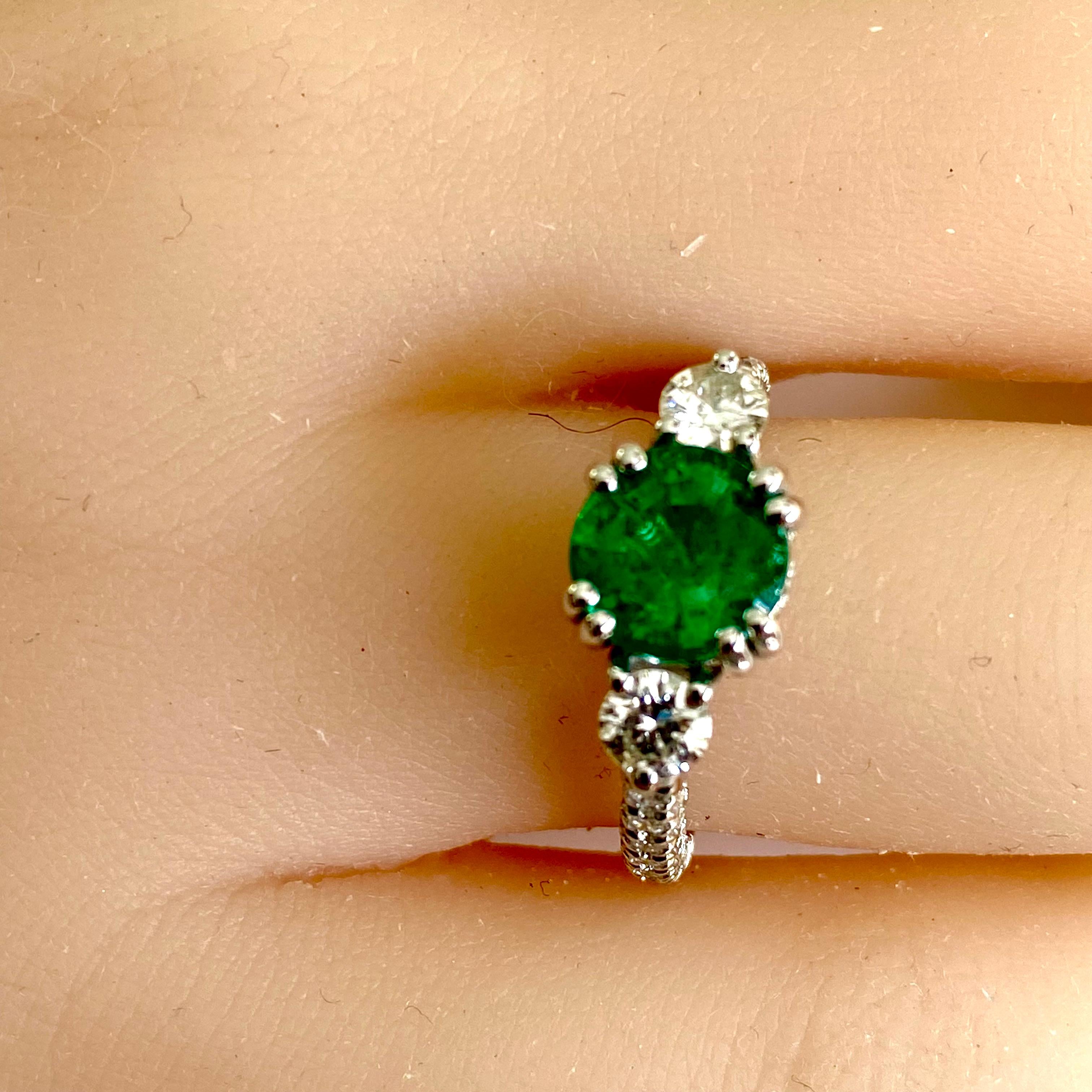 GIA Certified Colombian Emerald Diamond 2.85 Carat 18 Karat Gold Cocktail Ring For Sale 1