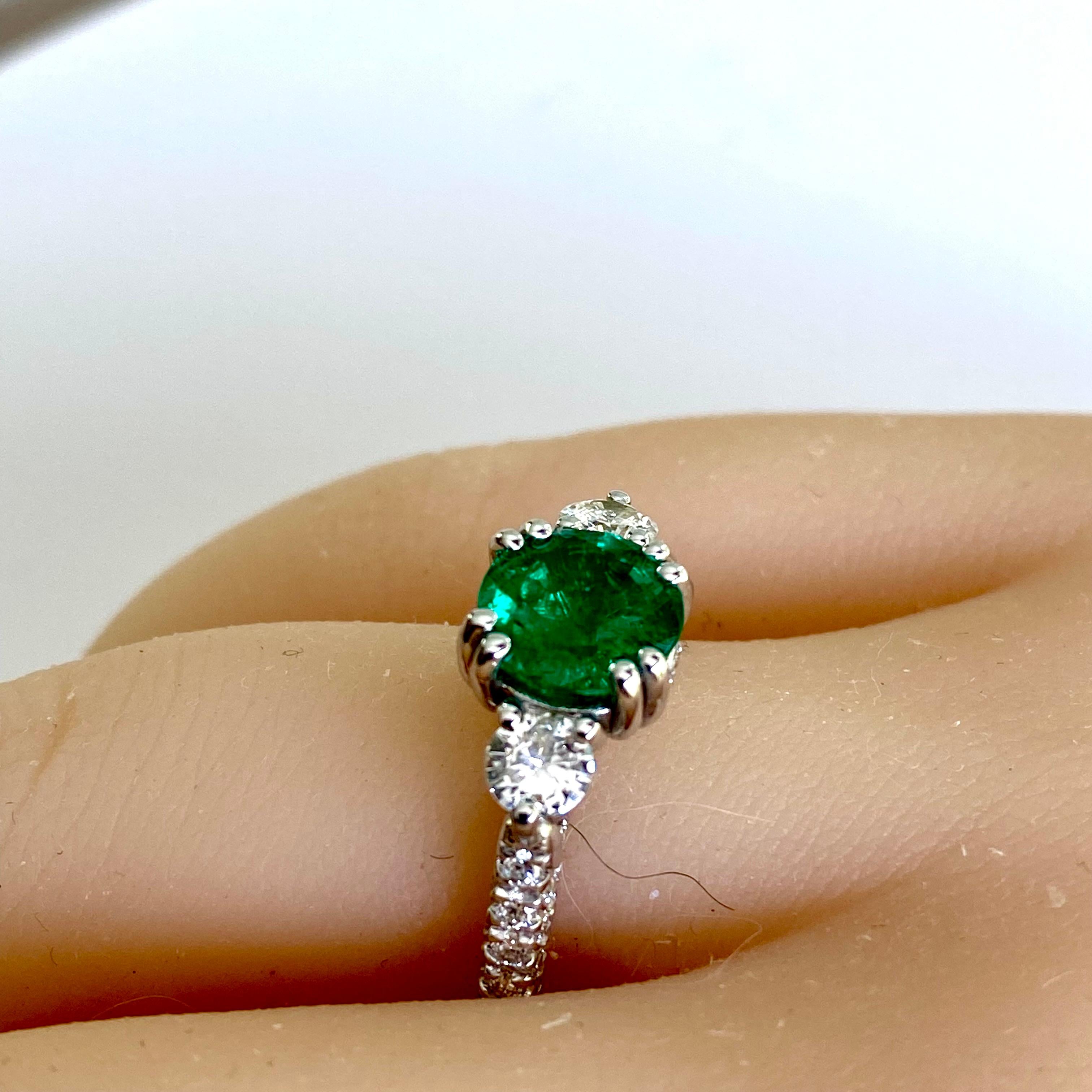 GIA Certified Colombian Emerald Diamond 2.85 Carat 18 Karat Gold Cocktail Ring For Sale 2