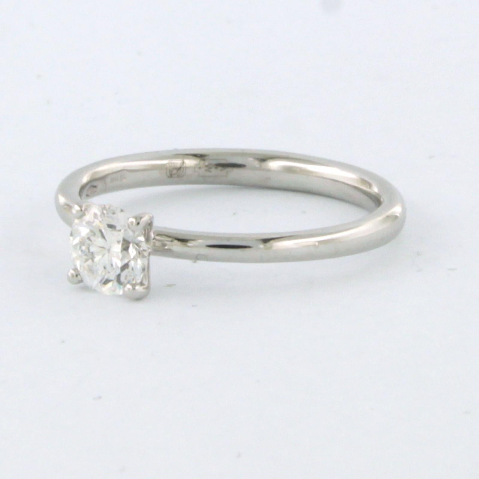 Brilliant Cut GIA certificate. - 18k gold solitaire ring with diamond For Sale
