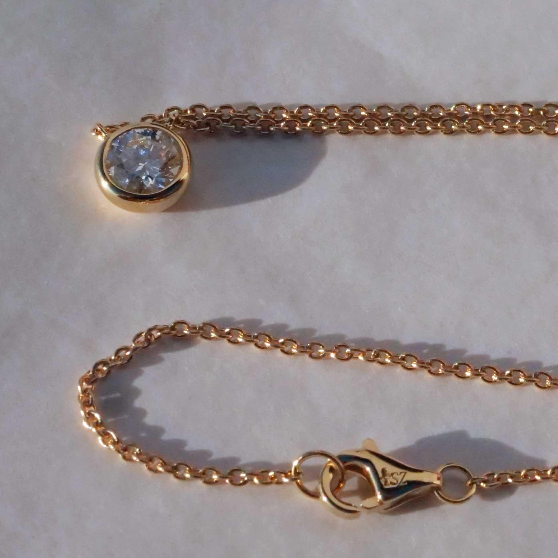GIA Zertifikat Brillant Halskette 0,51 ct Farbe   Fluss E    SI1 Schliff EXCELLENT  im Zustand „Neu“ im Angebot in Viena, Viena