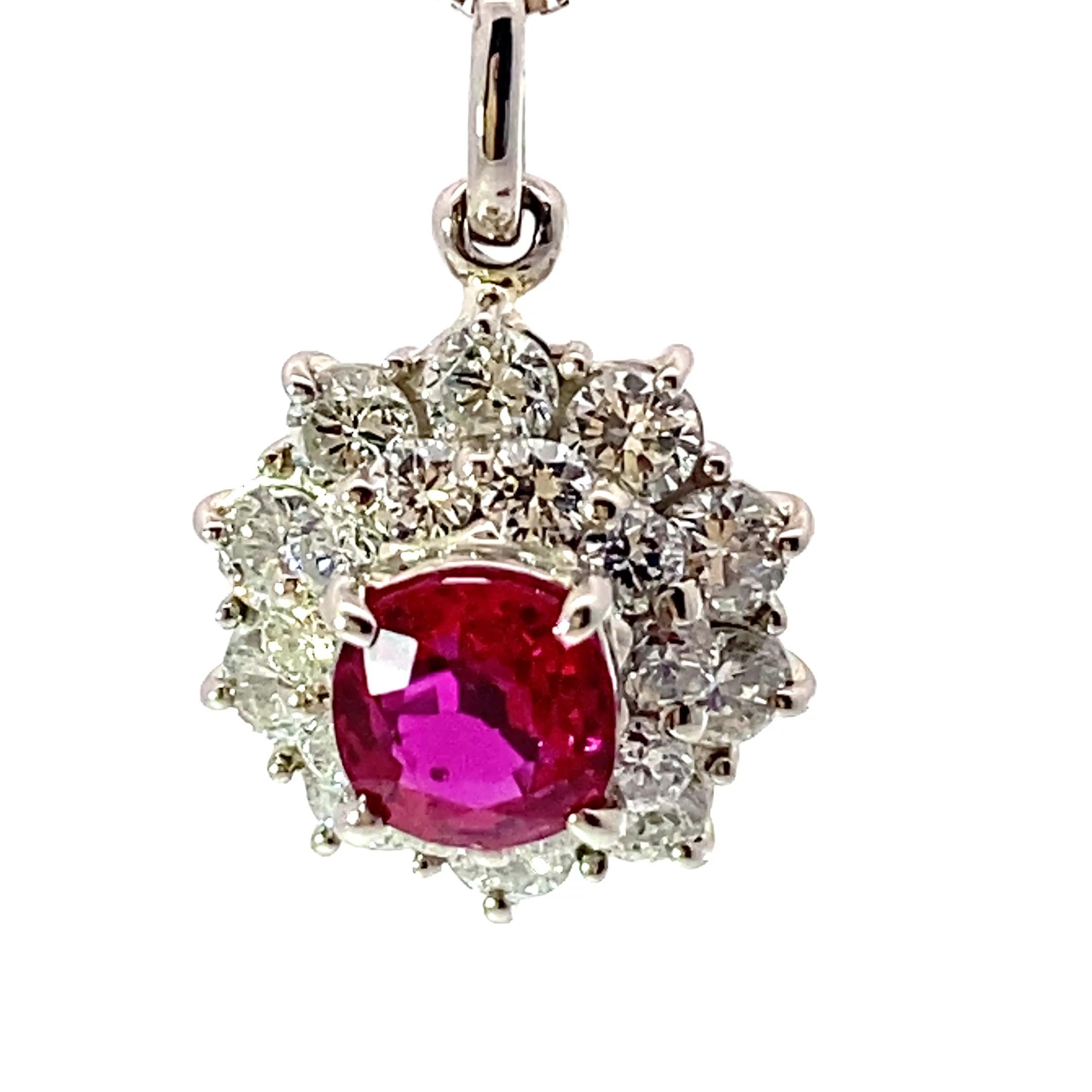 un rubis Birman non traité de qualité pure est considéré comme une rareté...., un magnifique pendentif avec chaîne avec certificat GIA du 21.08.2025, 10 mm de diamètre (sans l'œillet du pendentif), couleur rouge pourpre (rouge violet), VS (petite
