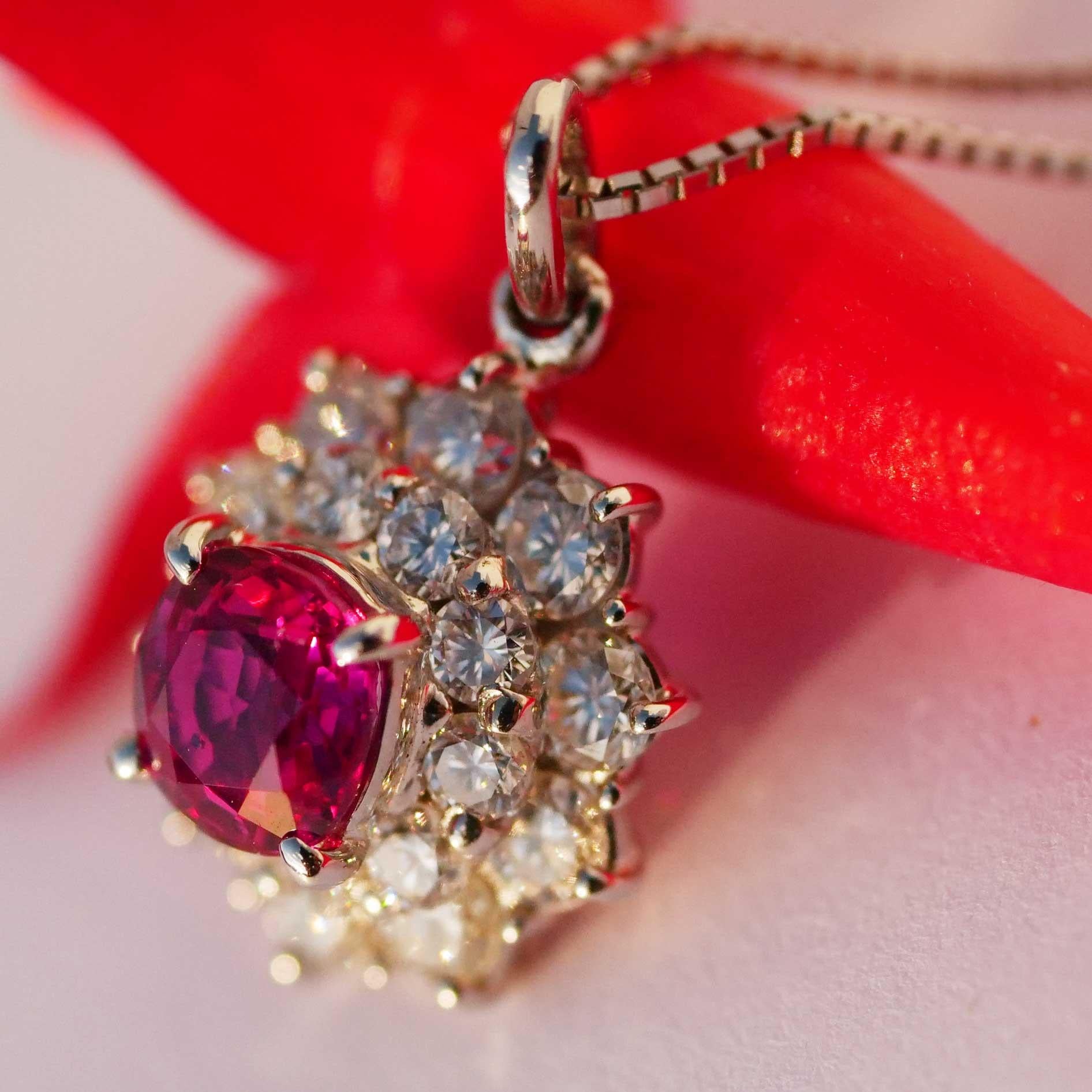 Certificat GIA BURMA unheated Ruby Diamond Pendant w. Chaîne 0,84 ct 1,01 ct Unisexe en vente