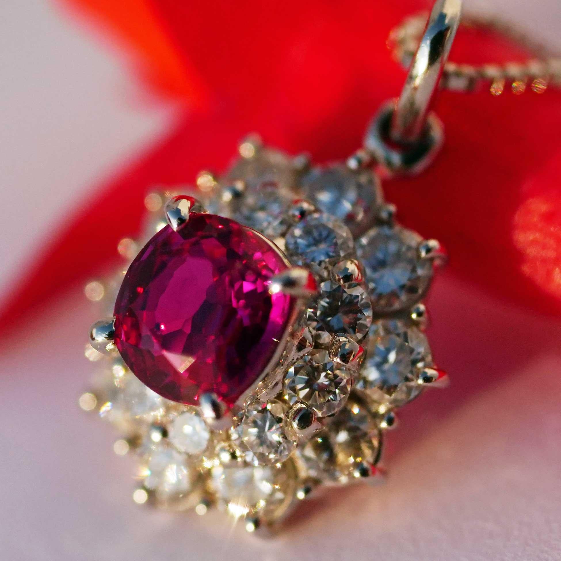 Certificat GIA BURMA unheated Ruby Diamond Pendant w. Chaîne 0,84 ct 1,01 ct en vente 2