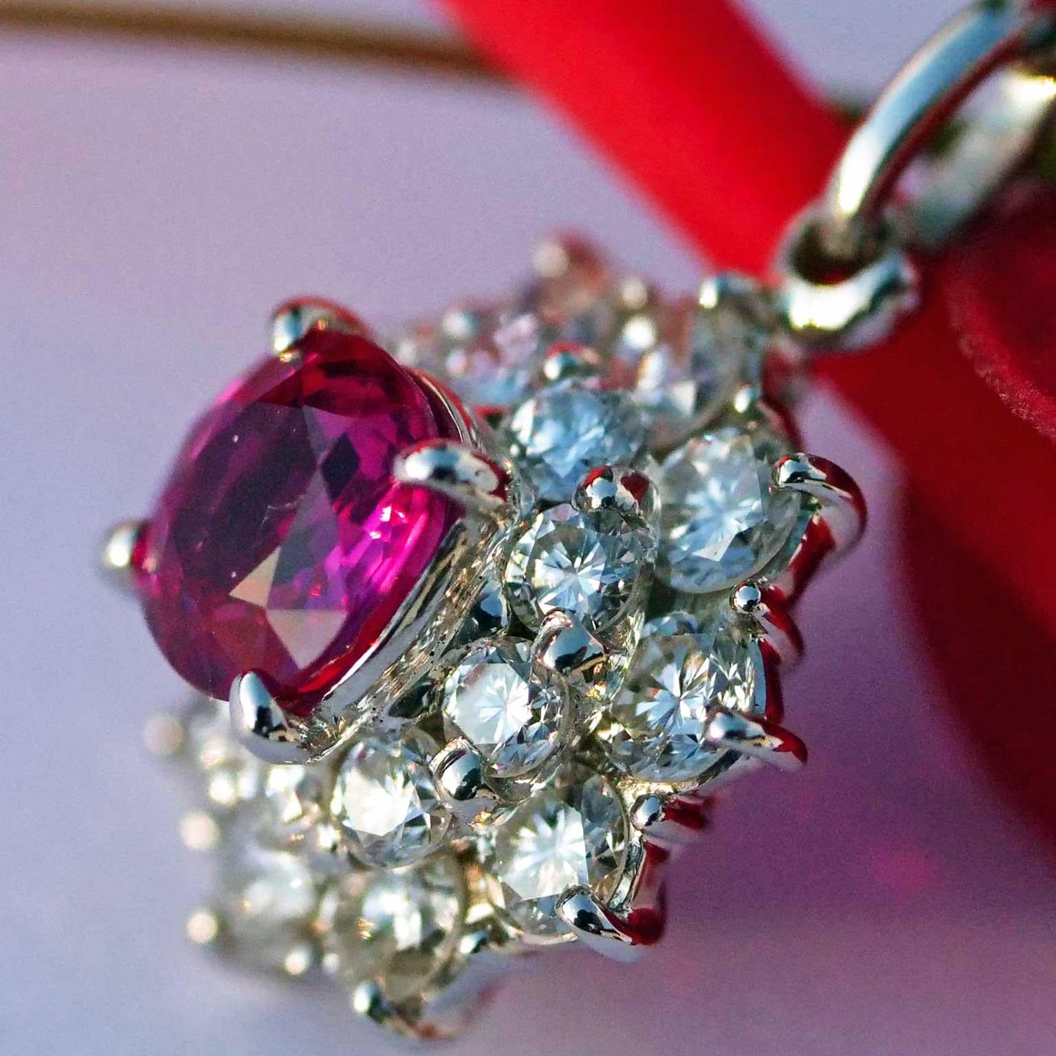 Certificat GIA BURMA unheated Ruby Diamond Pendant w. Chaîne 0,84 ct 1,01 ct en vente 3