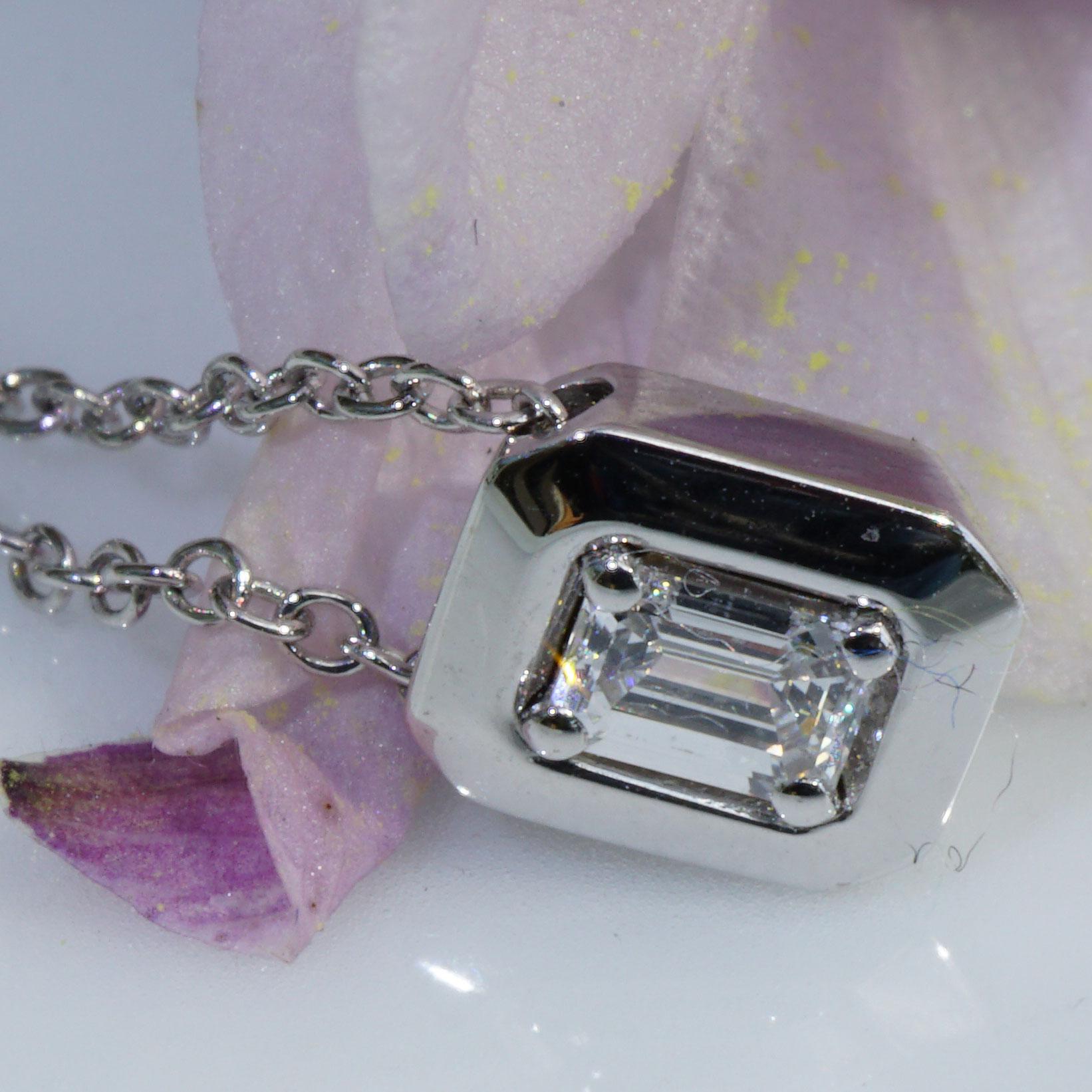 Baguette Cut  GIA Certificate Diamond Emeraldcut Necklace 0.30 ct River E VVS  For Sale