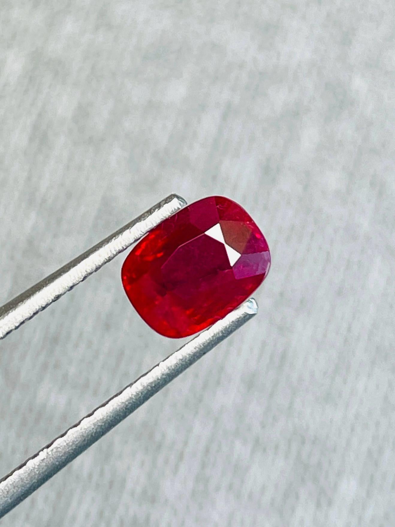 Rare gemstone alarm burma ruby pigeon blood color with Gia certification 
Top GIA certificate is most strict certificate only 5% pass then others lab ， only one lab check fissure enhancement .


Name: Burma Ruby Unheated 
Weight:1.59ct
Size: