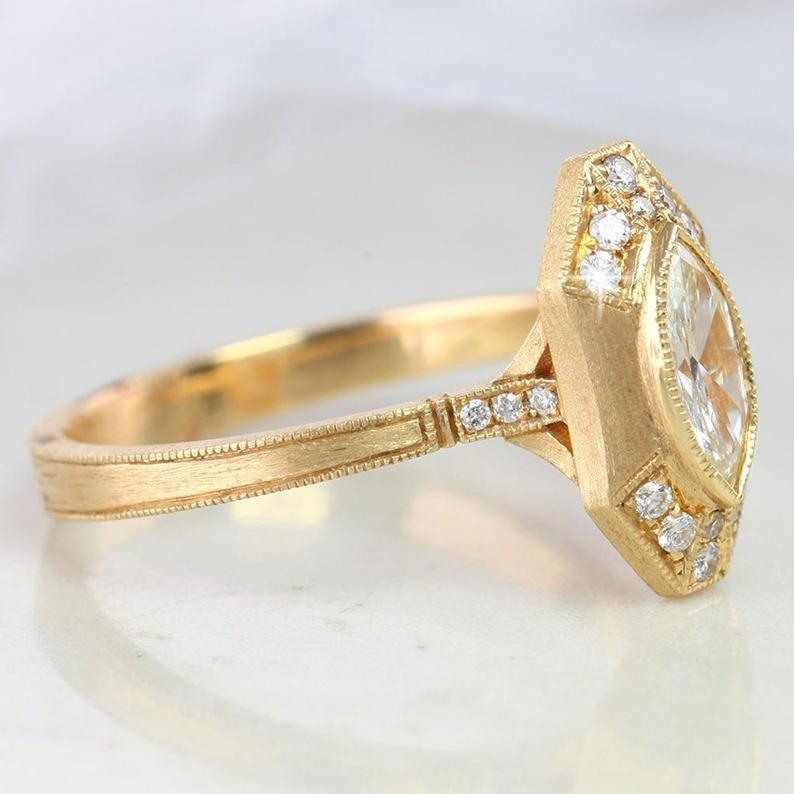 Anillo estilo vintage con diamante talla marquesa certificado por GIA de 0,33 quilates en Nuevo Estado en ISTANBUL, TR
