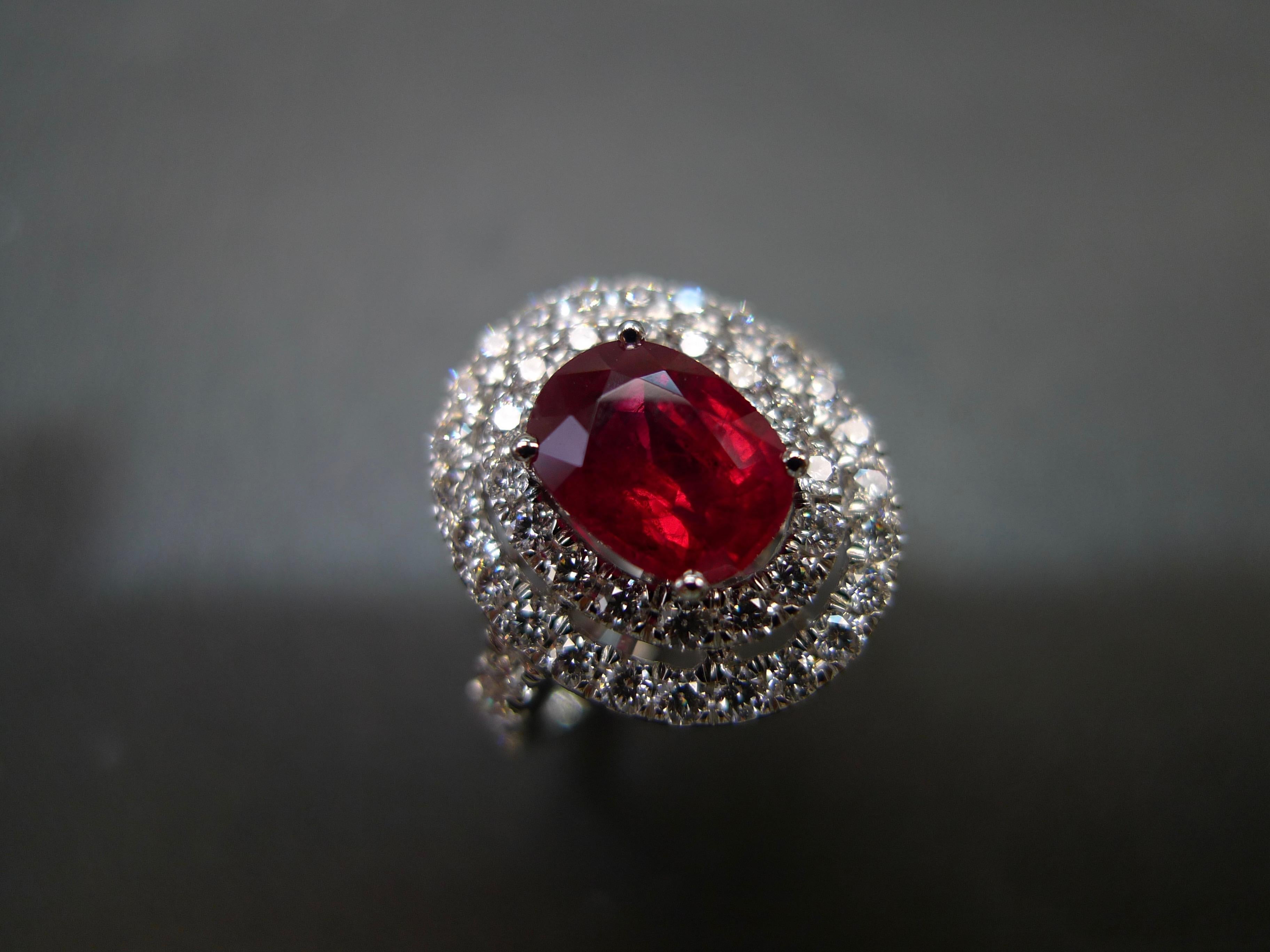 GIA-zertifizierter 2,03 Karat Rubin-Ring mit lebhaftem rotem Taubenblut Burma und Diamant im Angebot 4