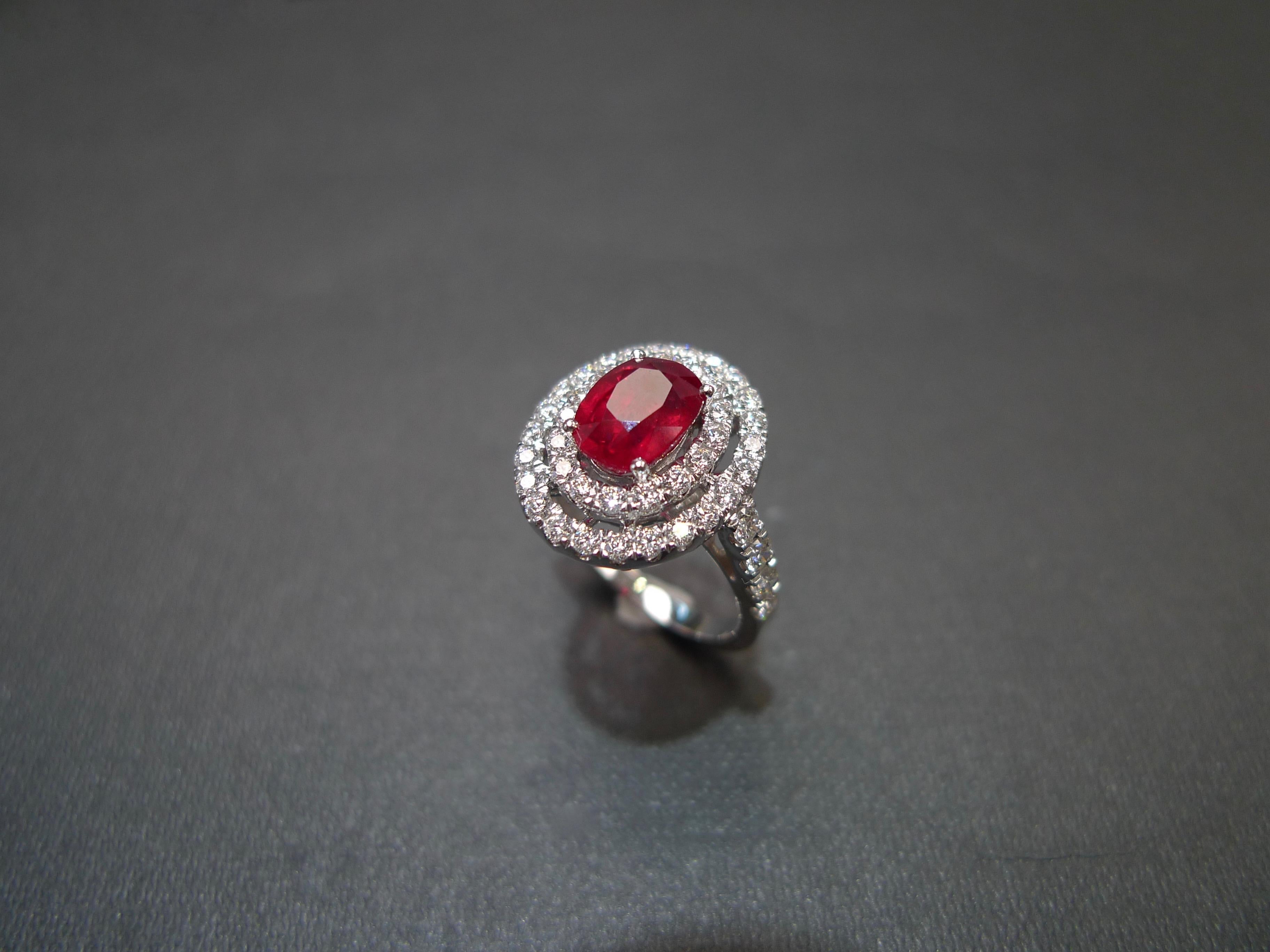 GIA-zertifizierter 2,03 Karat Rubin-Ring mit lebhaftem rotem Taubenblut Burma und Diamant (Ovalschliff) im Angebot