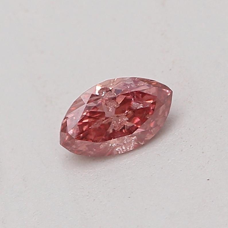 Zertifikat: GIA 
Berichtsnummer: 1188868968
Form und Schliff: Marquise
Karatgewicht: 0,11 Karat
Abmessungen: 4,25 x 2,54 x 1,66 mm
Farbgrad: Fancy Deep Pink

MERKMALE DES DIAMANTEN:

Dieser Fancy Deep Pink Diamant ist ein seltener und exquisiter