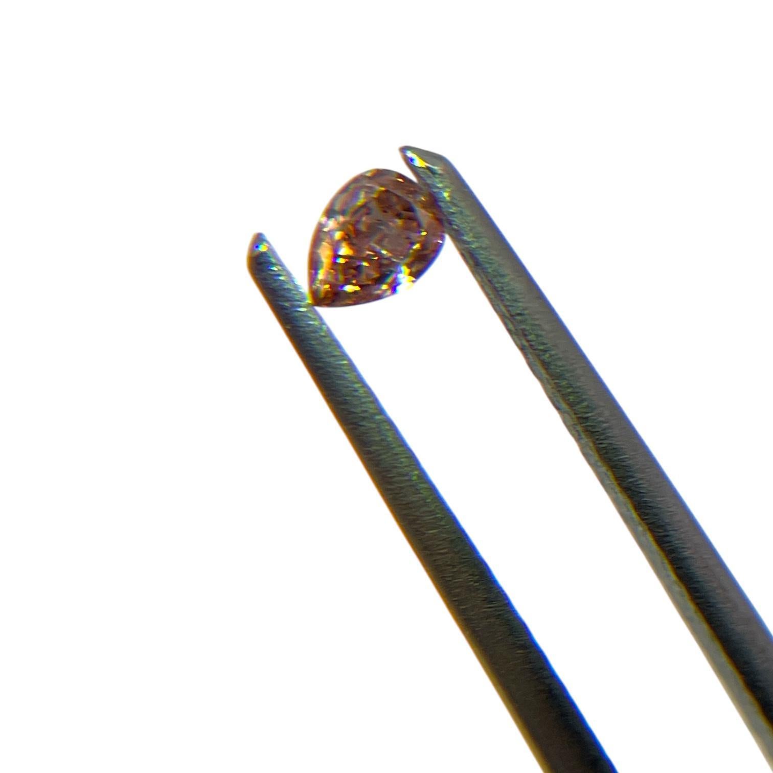 GIA-zertifizierter 0,11 Karat Fancy Orangenrosa birnenförmiger natürlicher Diamant in Birnenform (Brillantschliff) im Angebot