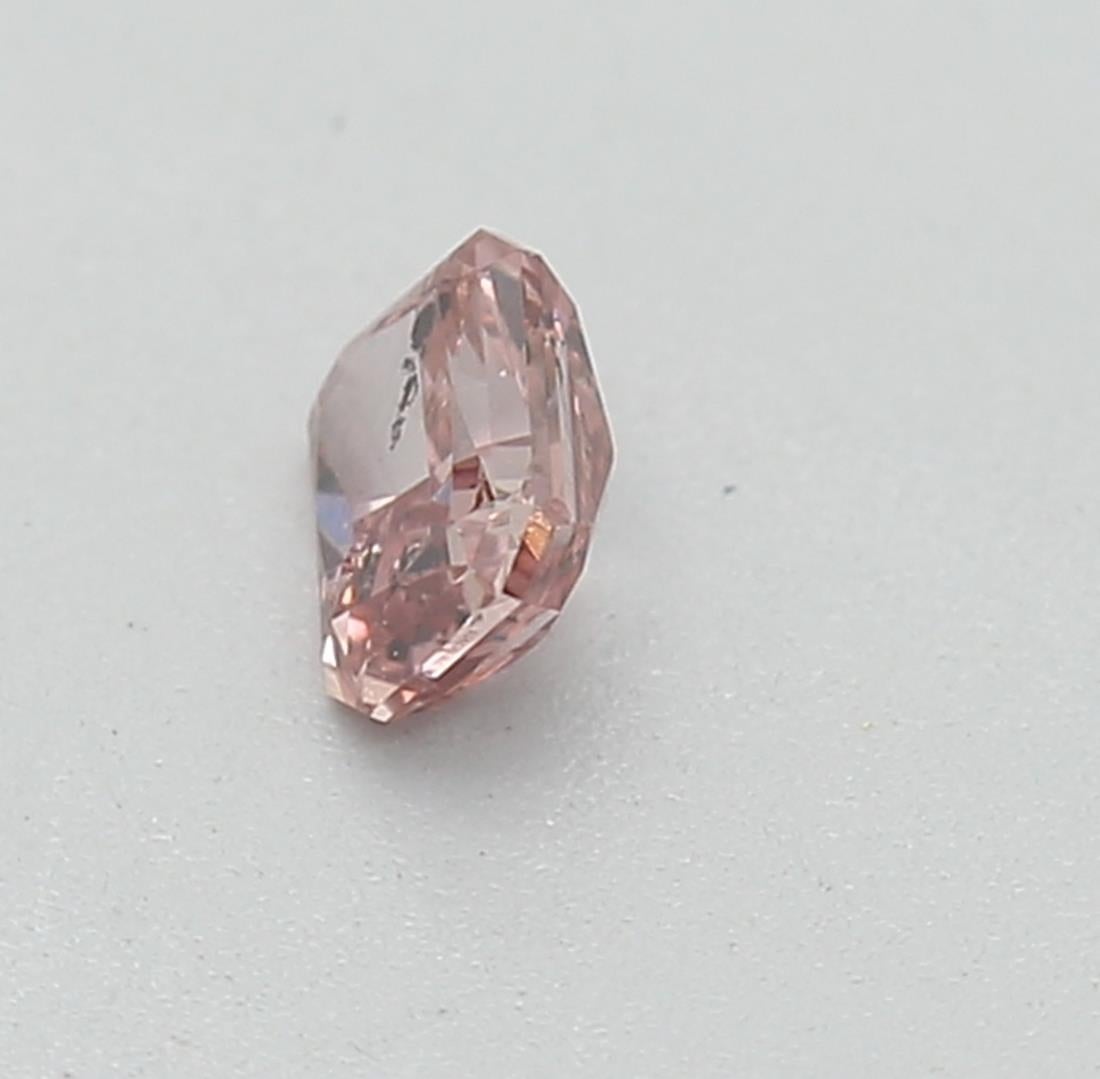 Diamante rosa intenso da 0,13 carati certificato GIA In condizioni Nuovo in vendita a บางรัก, TH
