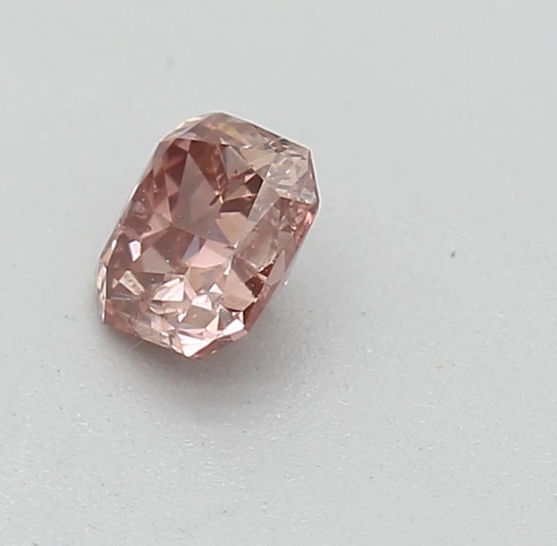 Taglio radiant Diamante marrone rosa intenso di 0,18 carati certificato GIA in vendita