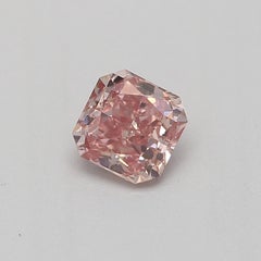 Diamant rose intense de 0,23 carat de pureté SI2 certifié par le GIA
