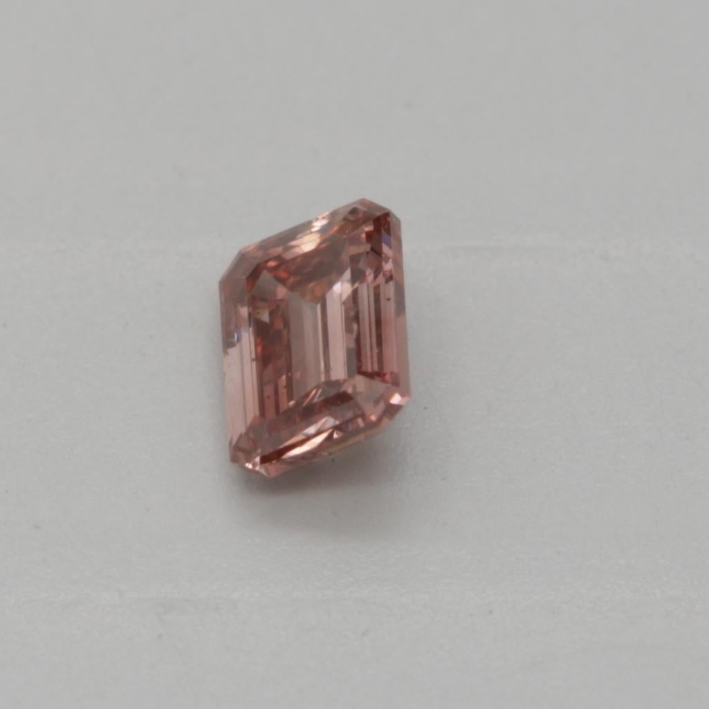 Taglio smeraldo Diamante certificato GIA da 0,25 carati Fancy Deep Brownish Orangy Pink con purezza SI2 in vendita