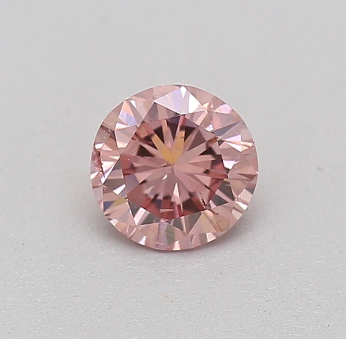 Certificato: GIA
Numero del rapporto: 1229746672
Forma e taglio: Rotondo
Peso in carati: 0,25 carati
Misure: 4,07 x 4,02 x 2,53 mm
Grado di colore:  Rosa arancio fantasia

CARATTERISTICHE DEL DIAMANTE:

Questo diamante rosa orange è un diamante raro