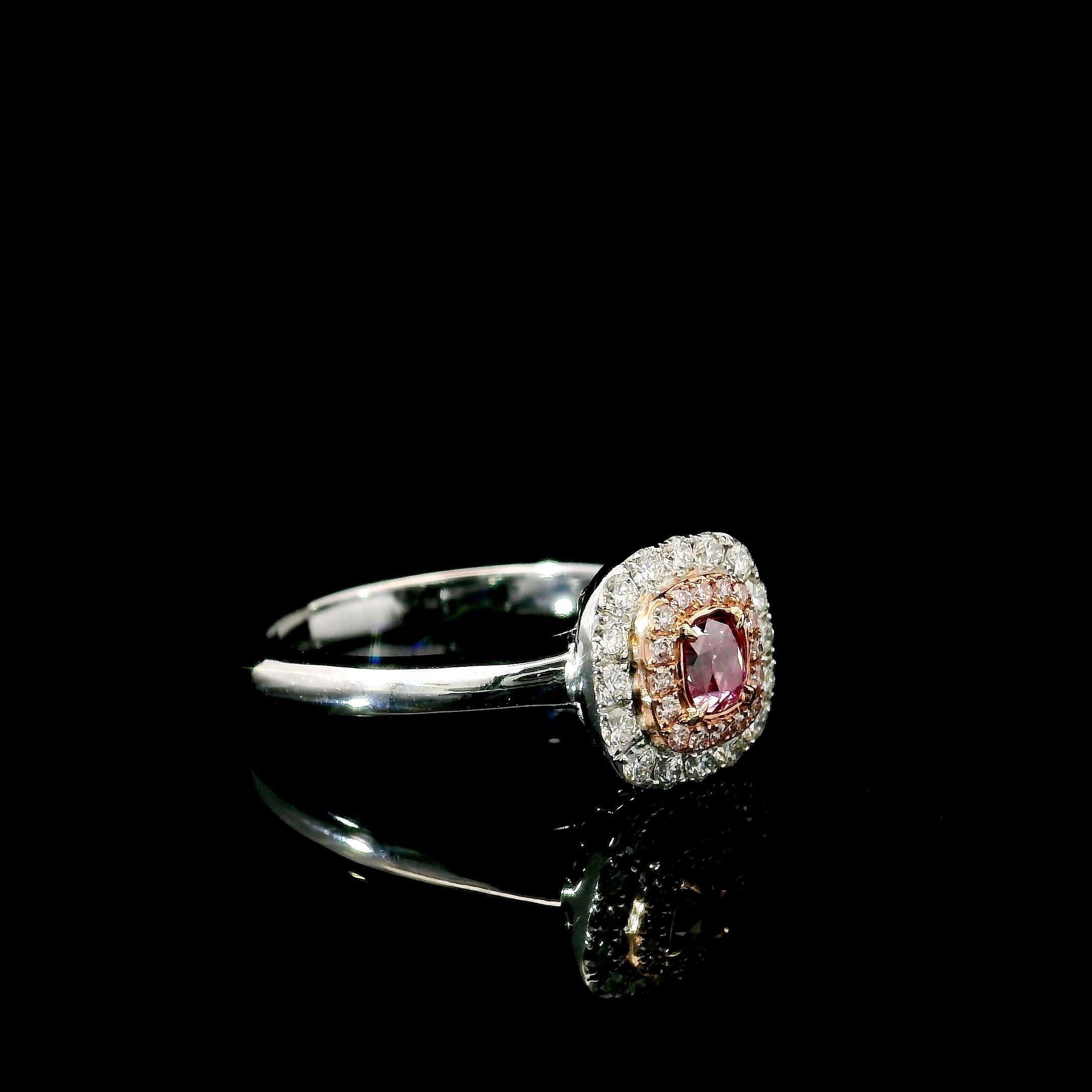 Taglio cuscino Anello con diamante certificato GIA da 0,26 carati di colore rosa tenue con purezza SI1 in vendita