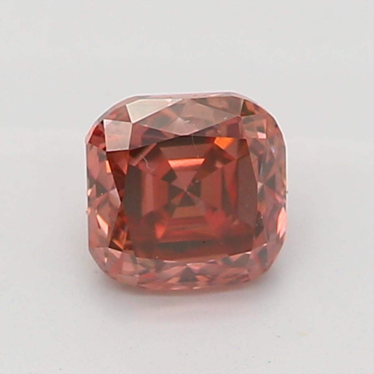 Certificat : GIA 
Numéro de rapport : 2204025819
Forme et coupe : Coussin
Poids en carats : 0,26 carat
Dimensions : 3,29 x 3,19 x 2,58 mm
Grade de couleur : Rose orangé brun foncé fantaisie

CARACTÉRISTIQUES DU DIAMANT :

Ce diamant Fancy Deep