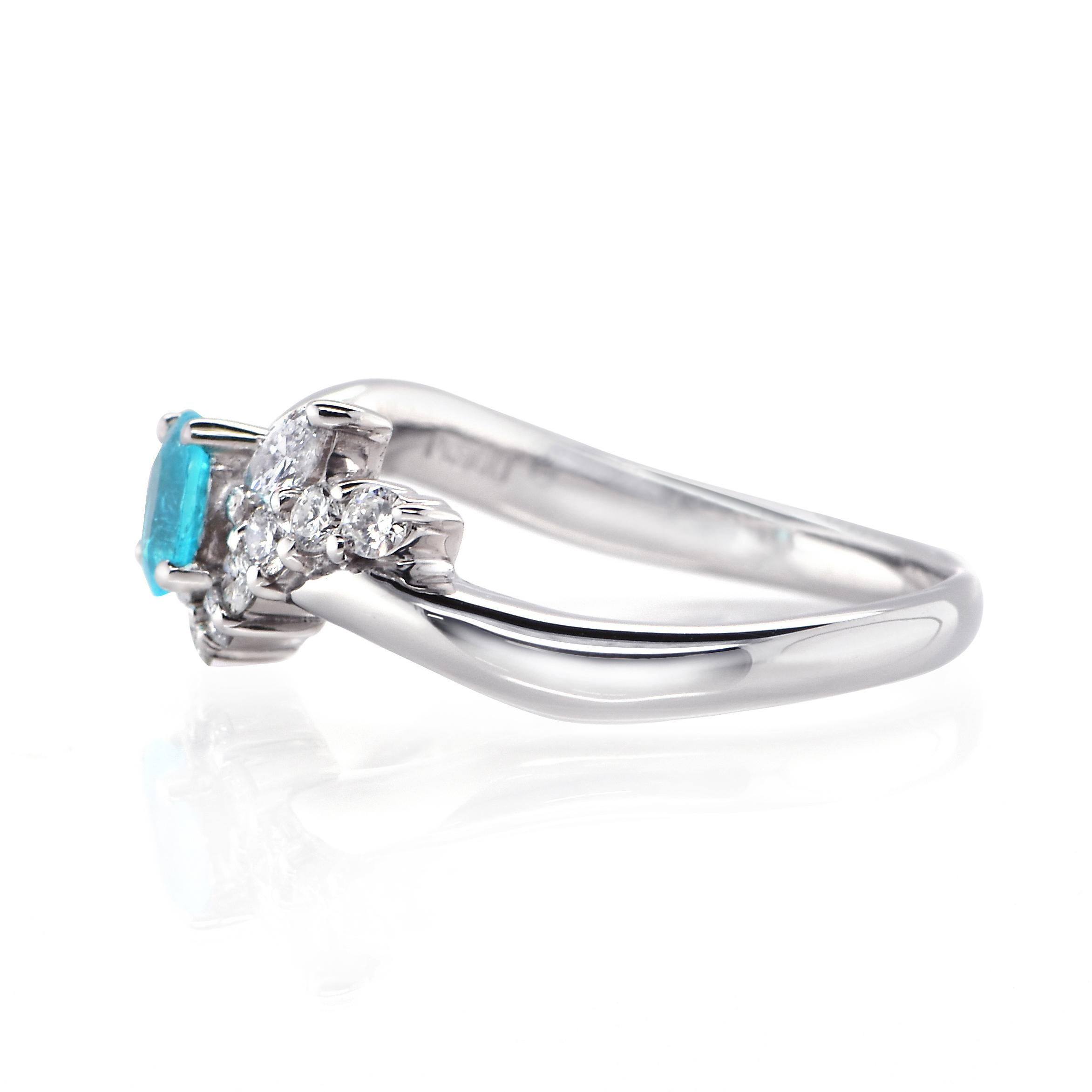 GIA Certified 0.26 Carat Neon, Brazilian Paraiba Tourmaline & Diamond Ring In New Condition In Tokyo, JP