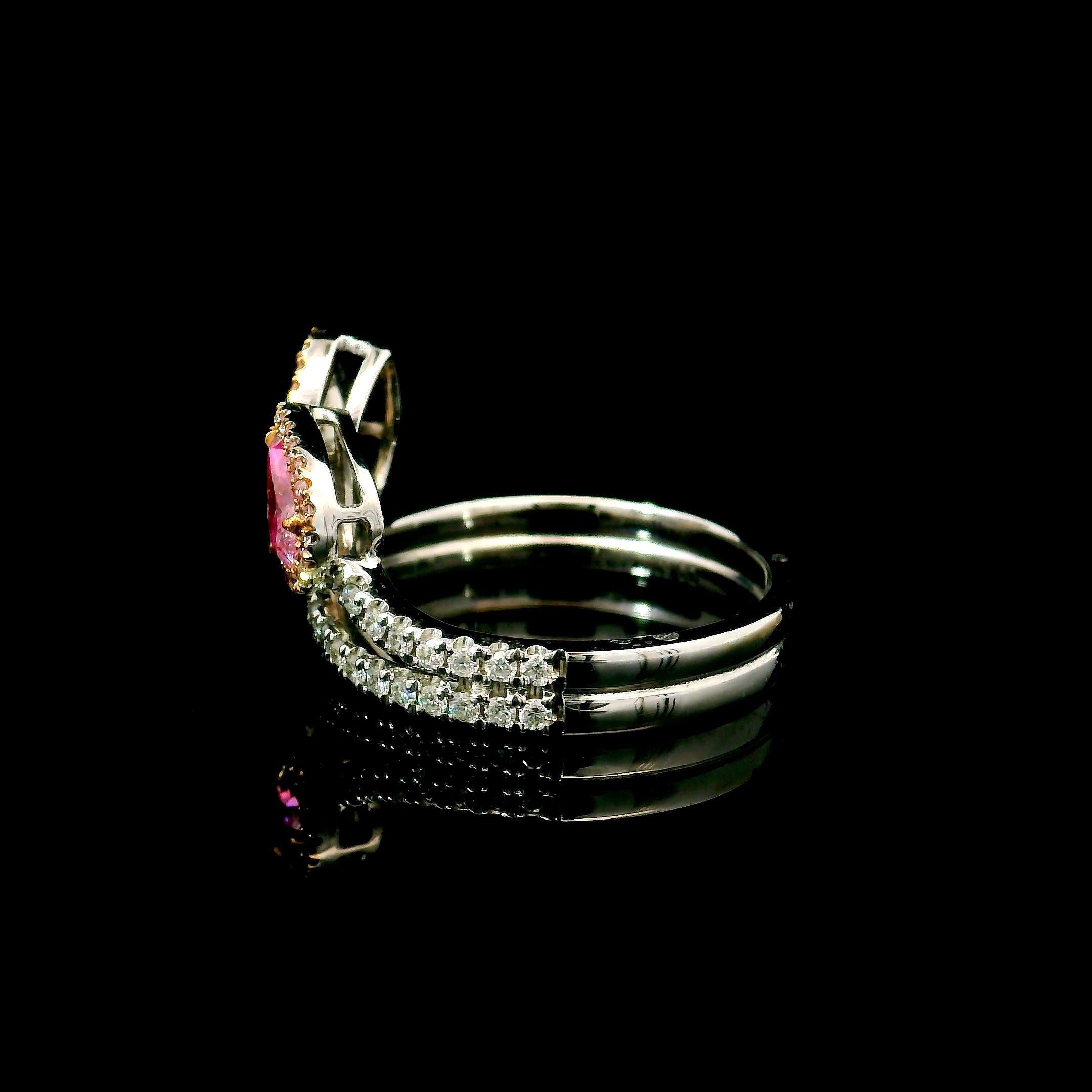 Anello certificato GIA 0,26 CT giallo tenue intenso VS2 / 0,30 CT rosa tenue I1 18 K. in vendita 1