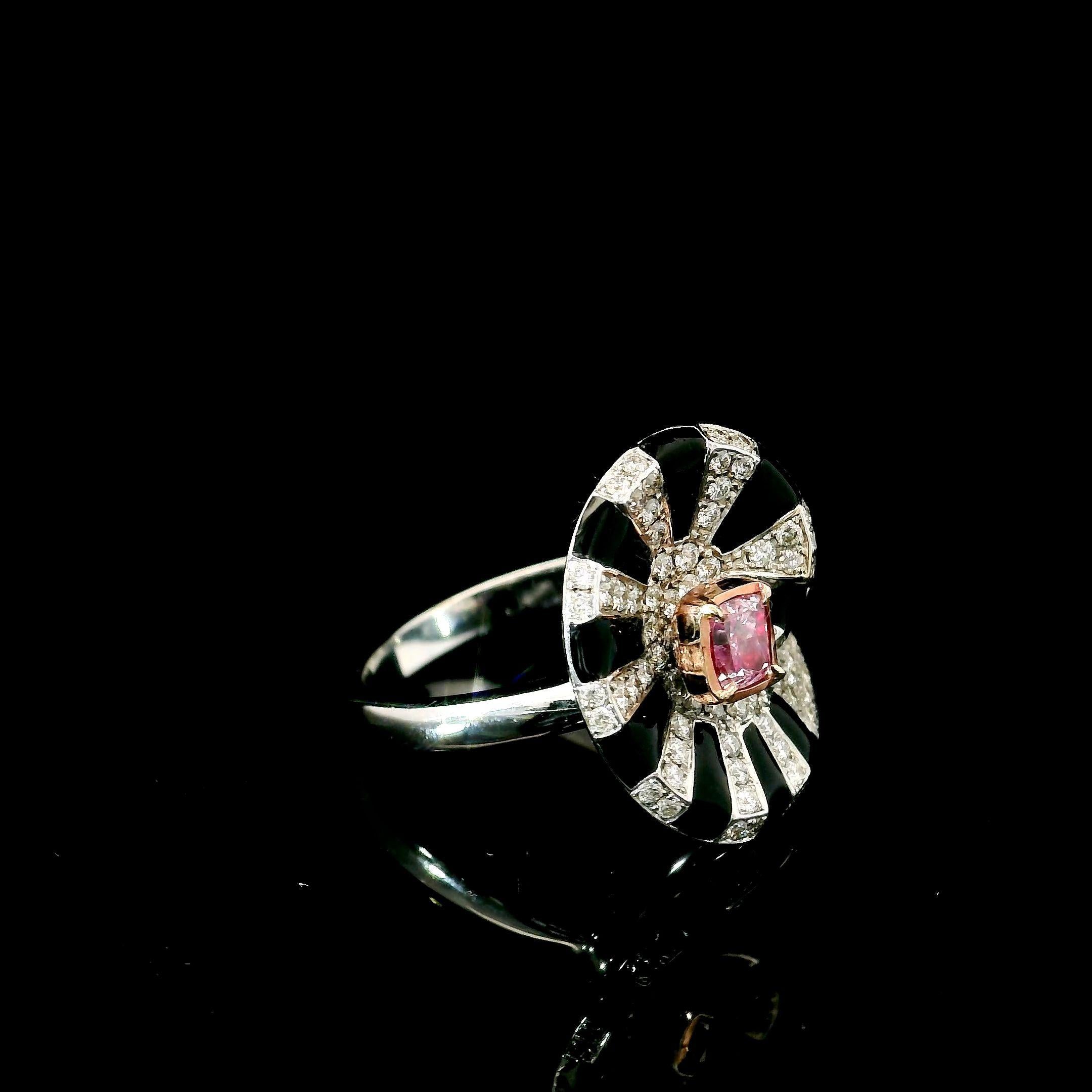 Taglio cuscino Anello con diamante certificato GIA da 0,27 carati di colore rosa tenue con chiarezza VS2 in vendita